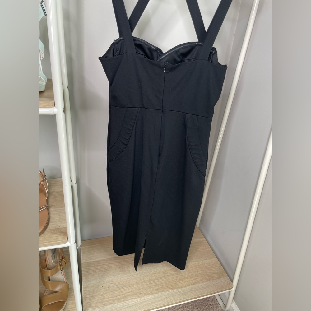 Super Flattering Structured Stretchy Halter Criss… - image 8